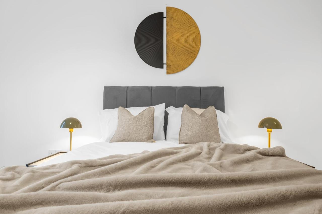 Exoticstay Apartments- 5* Elegant Luxury Centrally Located 2-Bedroom Apt Бирмингам Екстериор снимка