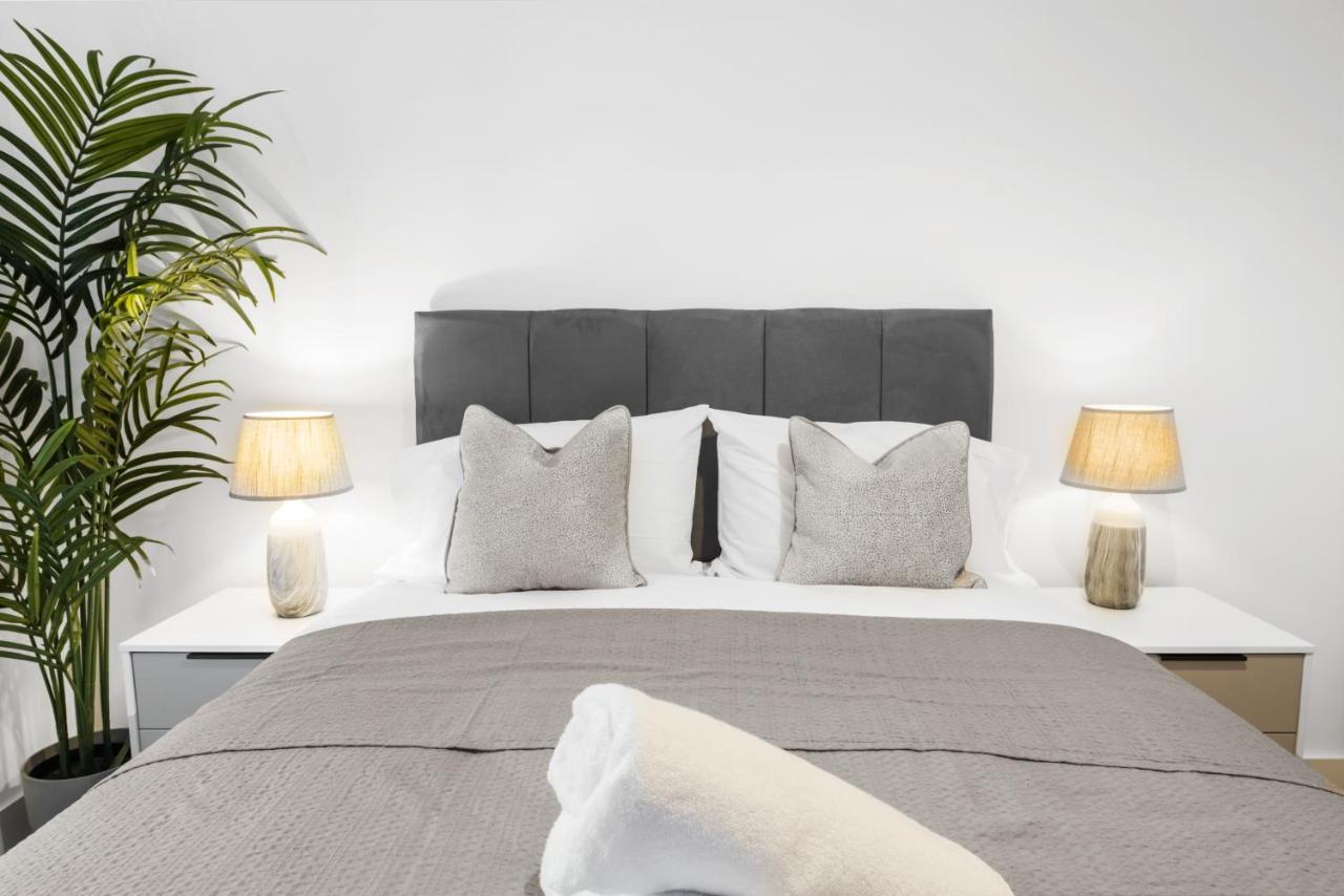 Exoticstay Apartments- 5* Elegant Luxury Centrally Located 2-Bedroom Apt Бирмингам Екстериор снимка
