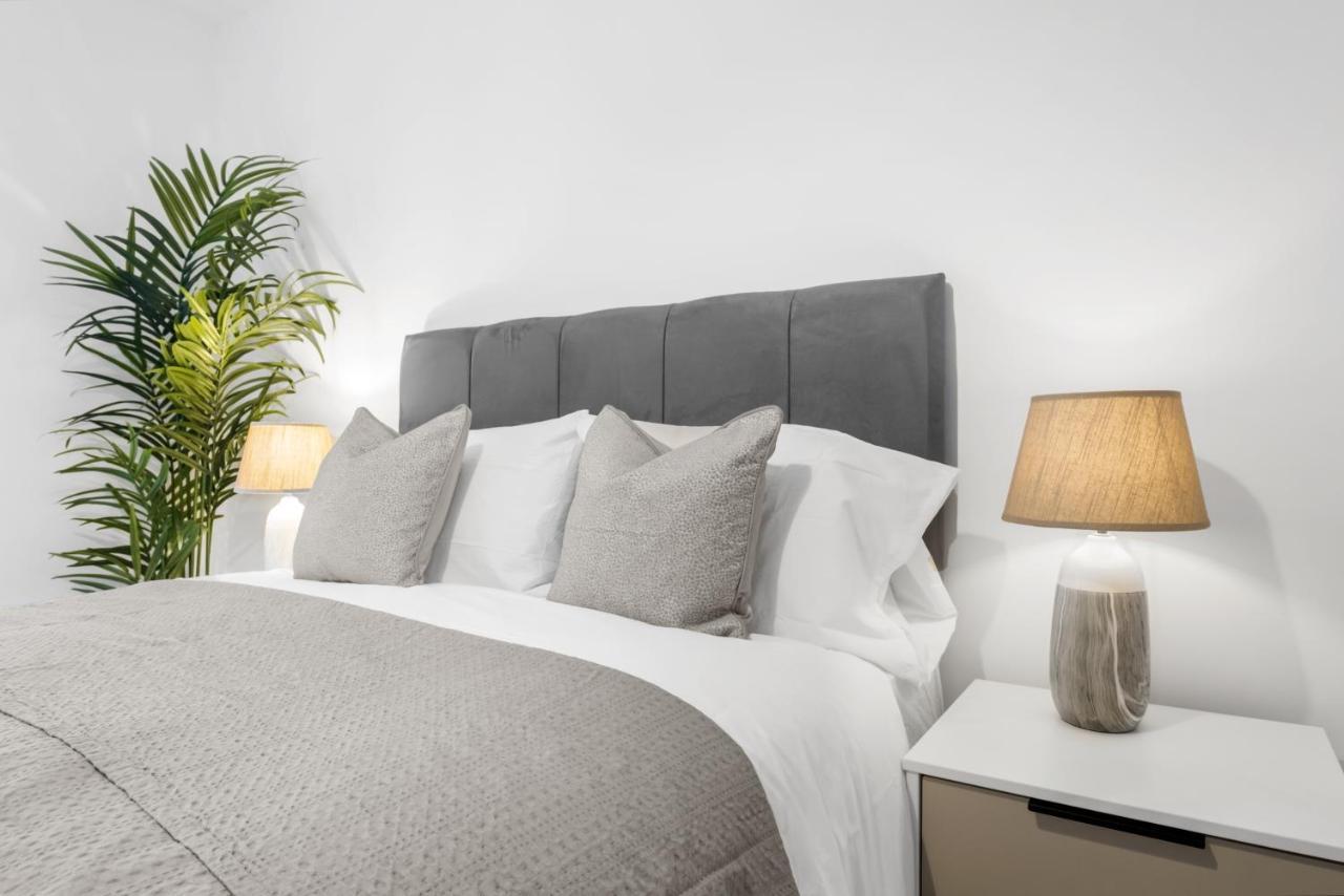 Exoticstay Apartments- 5* Elegant Luxury Centrally Located 2-Bedroom Apt Бирмингам Екстериор снимка
